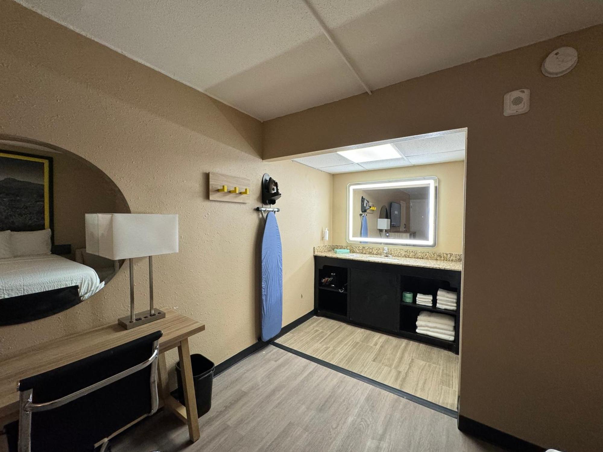 Super 8 By Wyndham Corpus Christi Airport Hotel Exterior photo