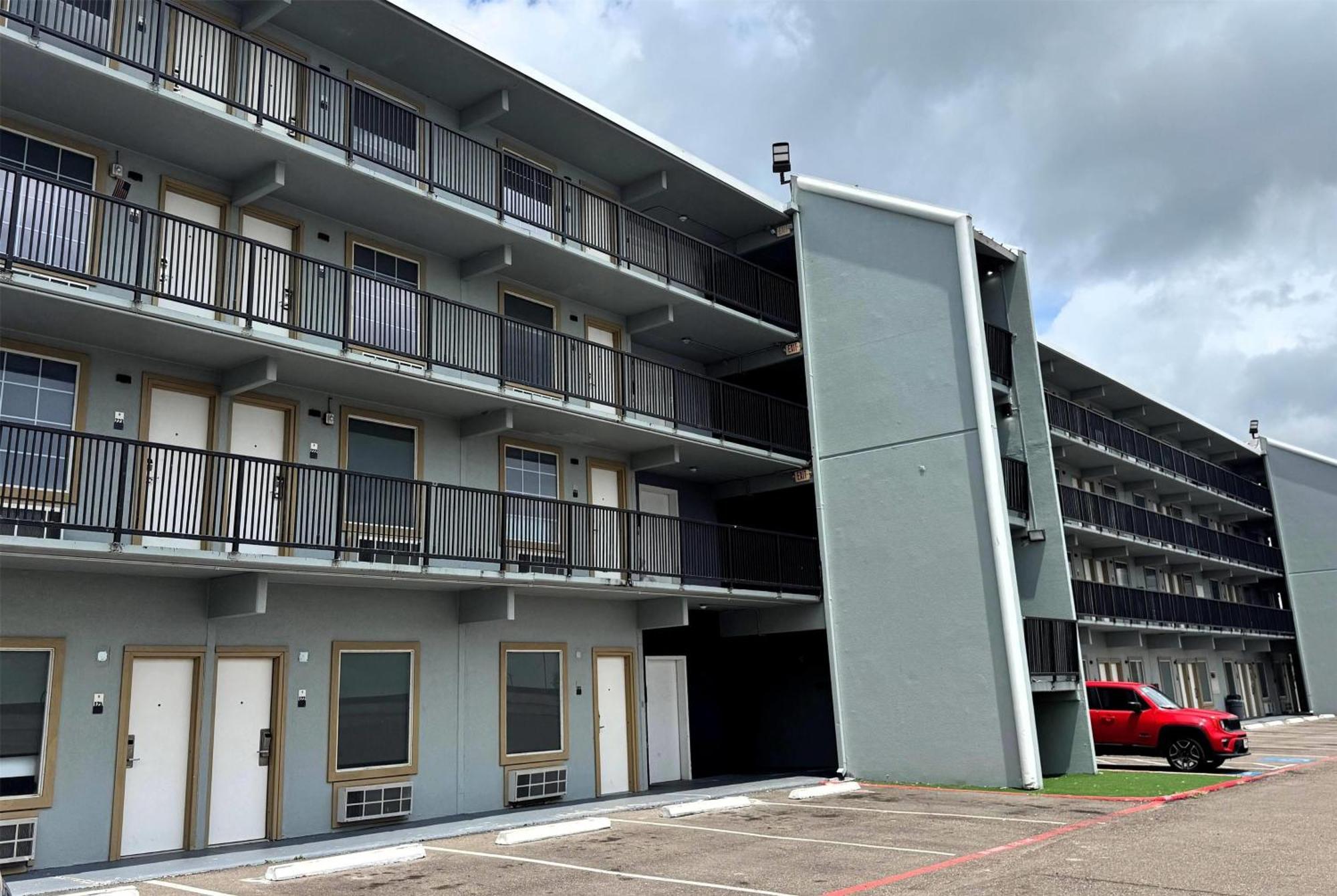 Super 8 By Wyndham Corpus Christi Airport Hotel Exterior photo
